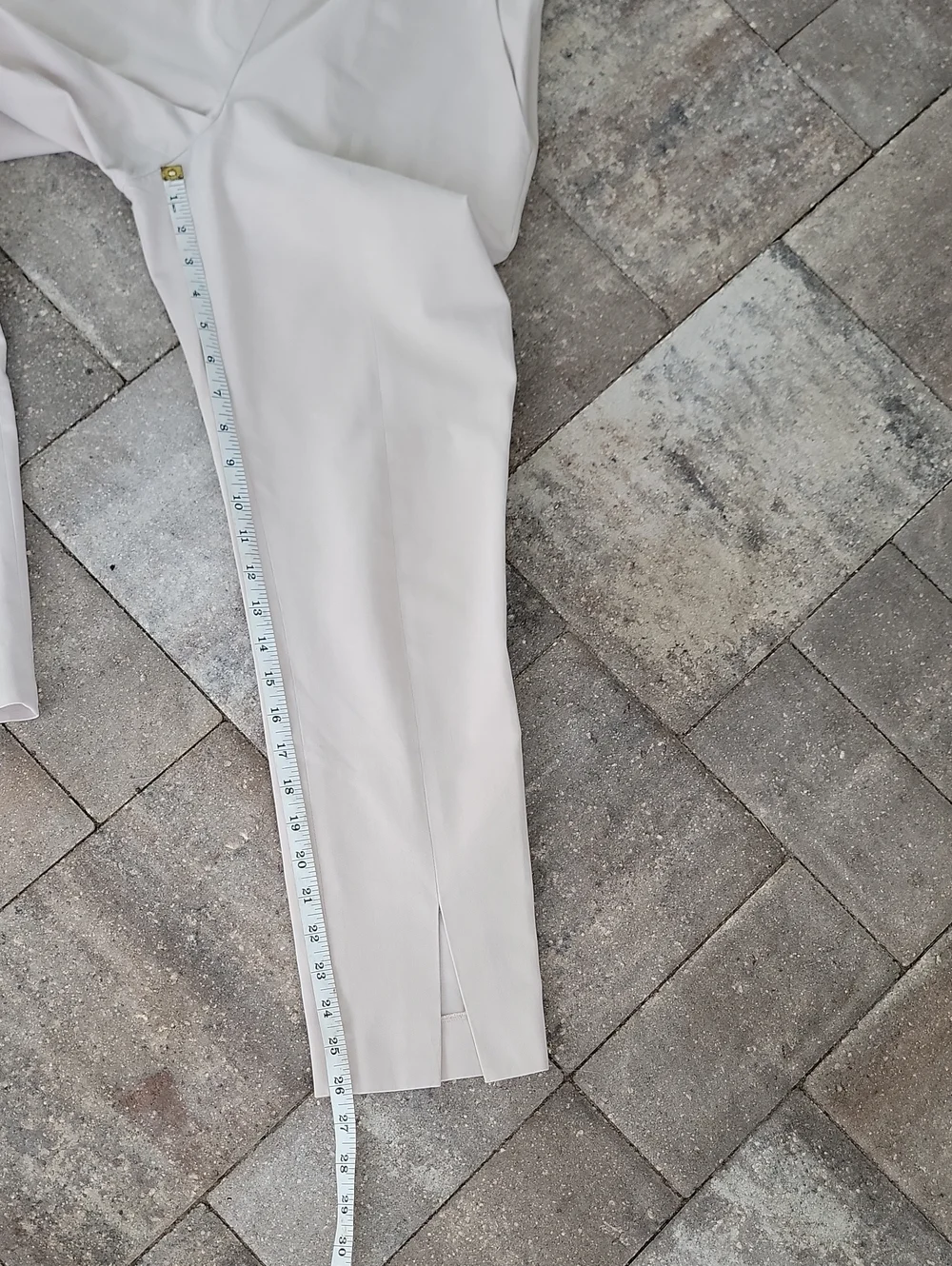 St. John Cotton Pull-On Trousers Side Zipper Split Hem Sz 4 Light Khaki - Picture 12 of 13